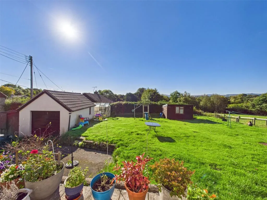 5 bed Detached