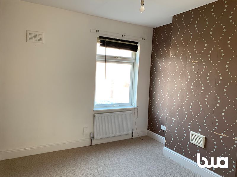 2 bedroom mid terraced house in Wolverhampton