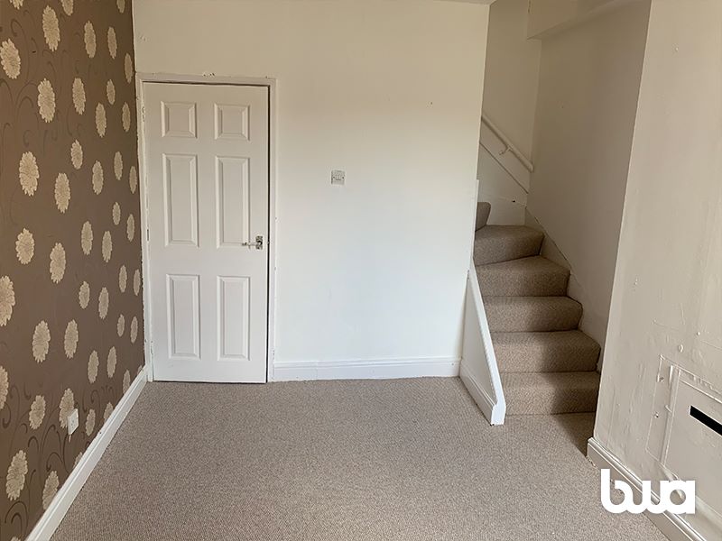 2 bedroom mid terraced house in Wolverhampton