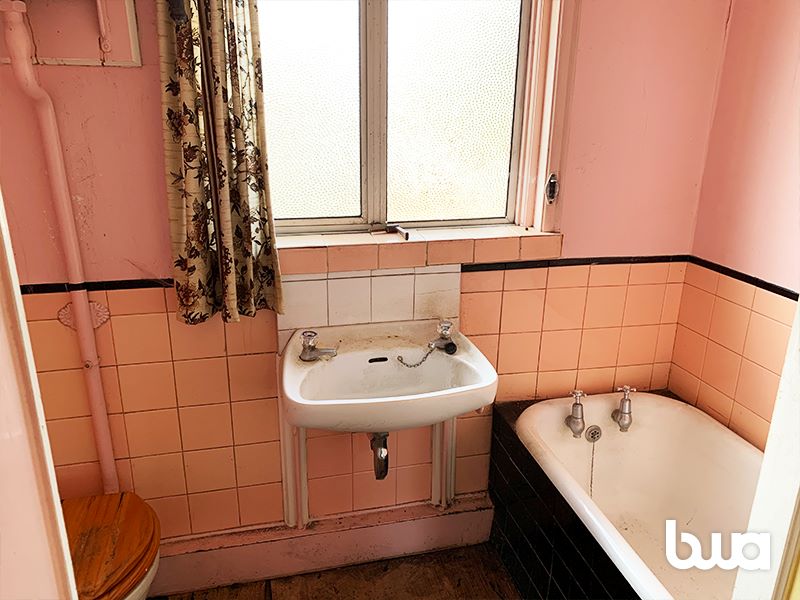 2 bedroom semi detached house in West Bromwich