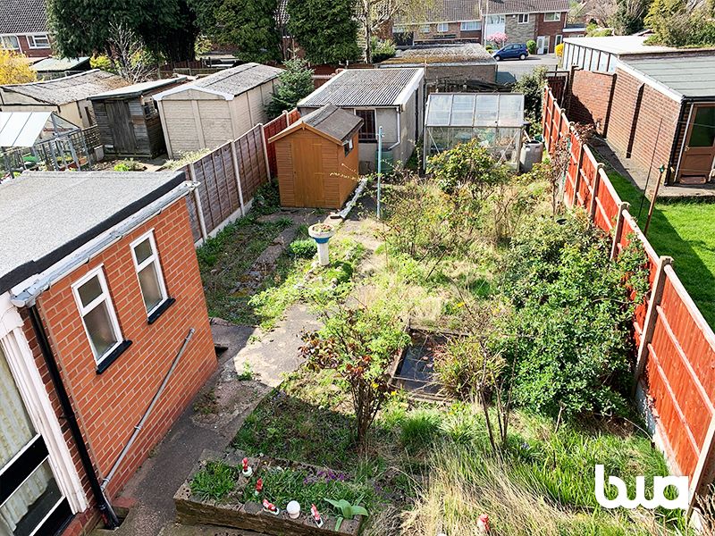 2 bedroom semi detached house in West Bromwich