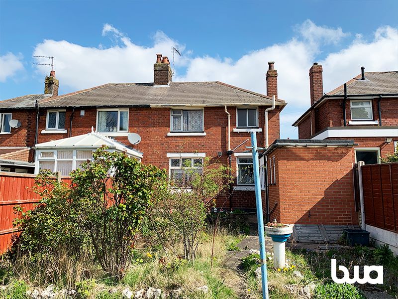 2 bedroom semi detached house in West Bromwich