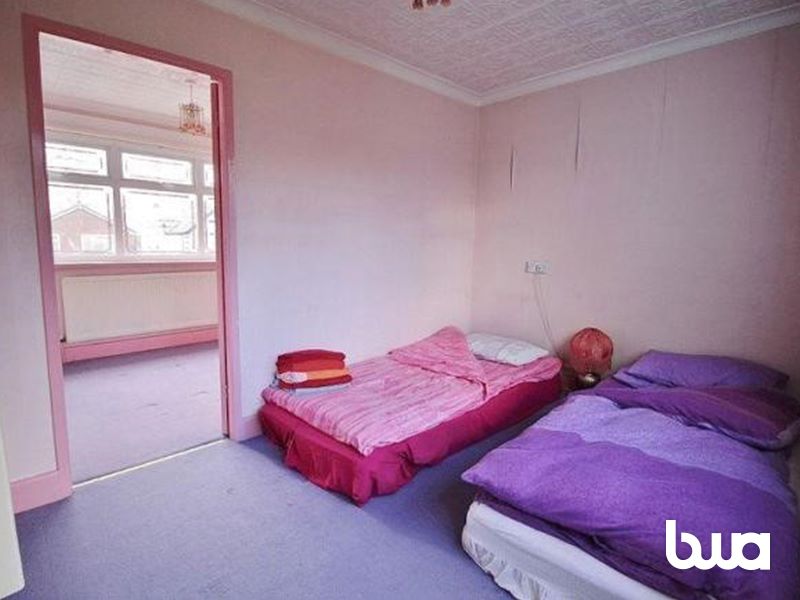 4 bedroom detached house in Wolverhampton