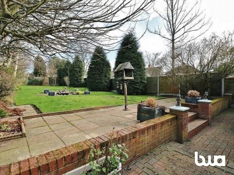 4 bedroom detached house in Wolverhampton