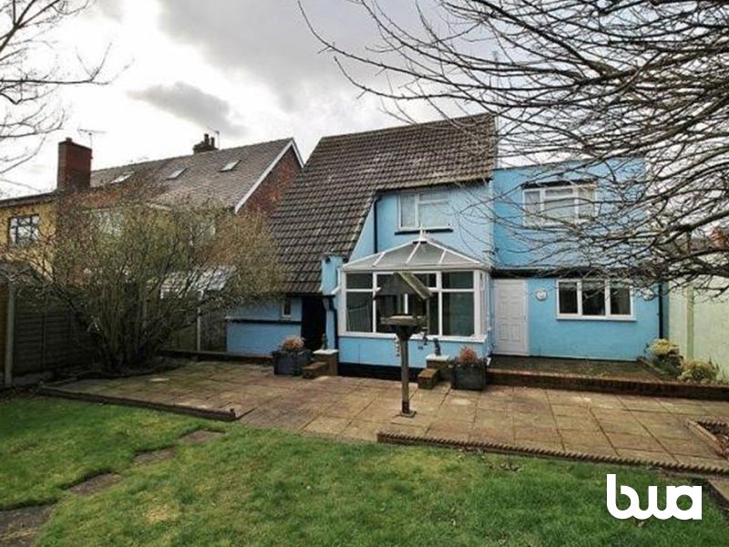 4 bedroom detached house in Wolverhampton