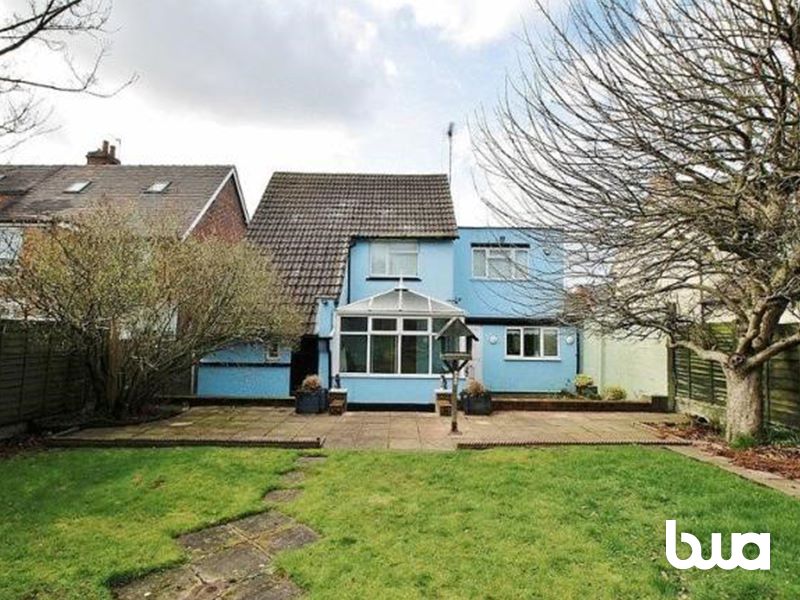 4 bedroom detached house in Wolverhampton
