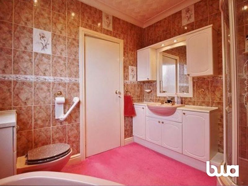 4 bedroom detached house in Wolverhampton