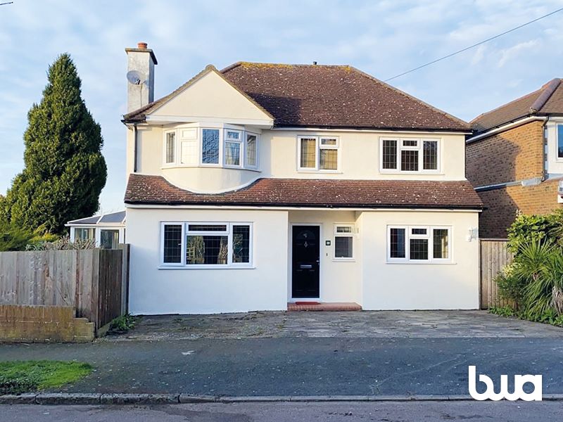 3 bedroom detached house in Surrey