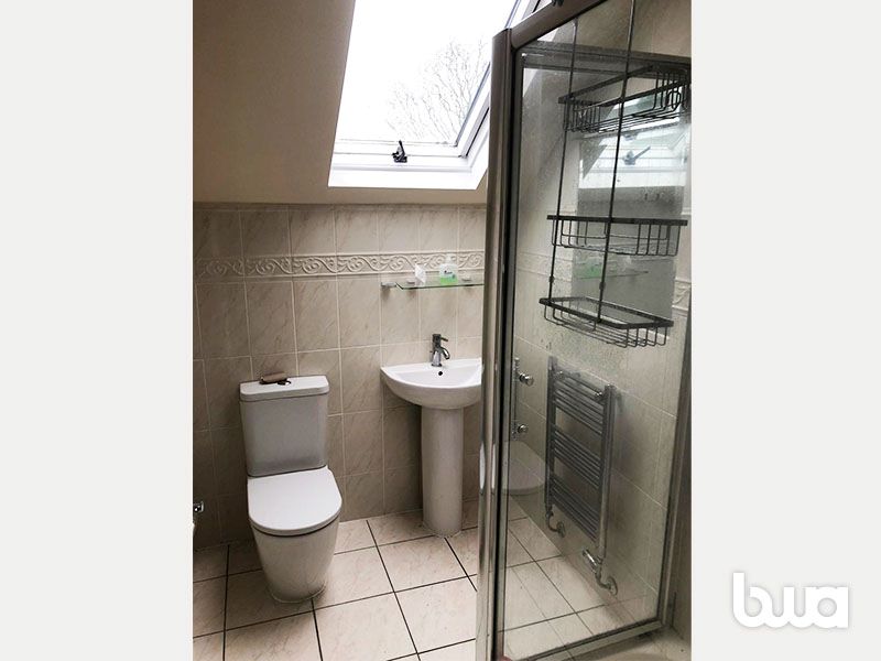 3 bedroom detached house in Surrey