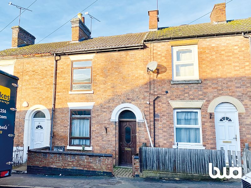 2 bedroom mid terraced house in Warwickshire 