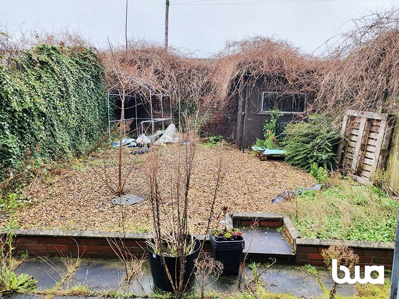 3 bedroom end terraced house in West Bromwich