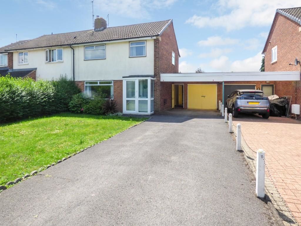 3 bedroom semi detached house in Stratford-upon-Avon