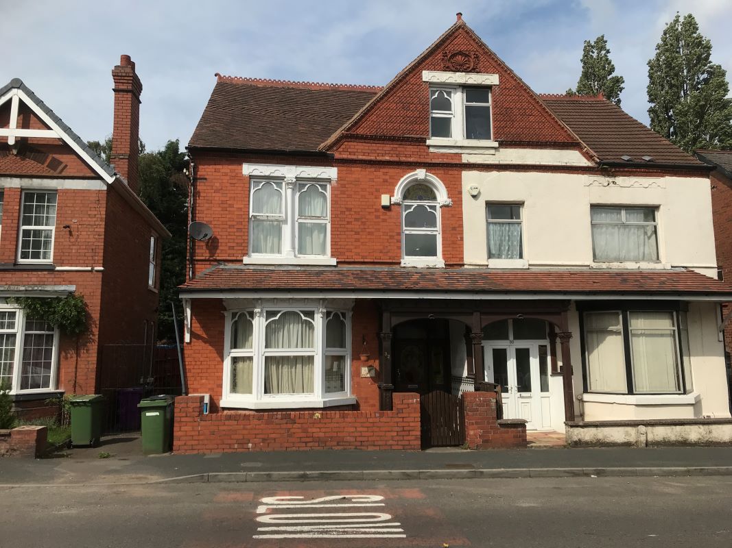 5 bedroom semi detached house in Wolverhampton