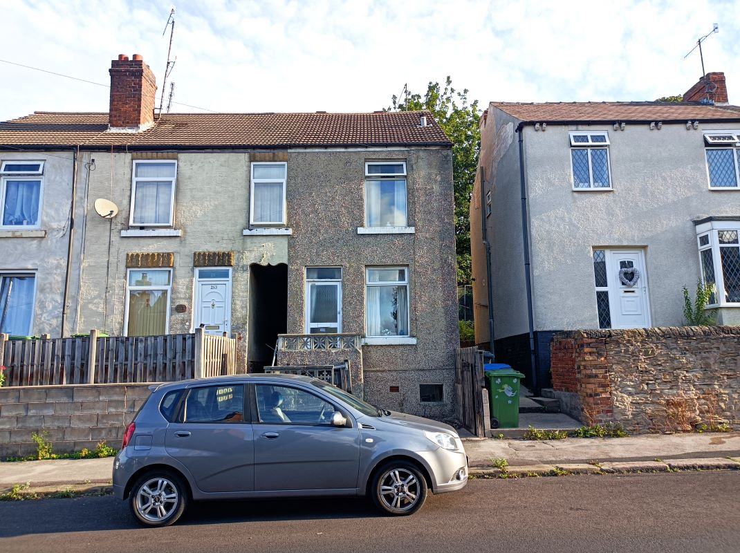 2 bedroom end terraced house in Chesterfield