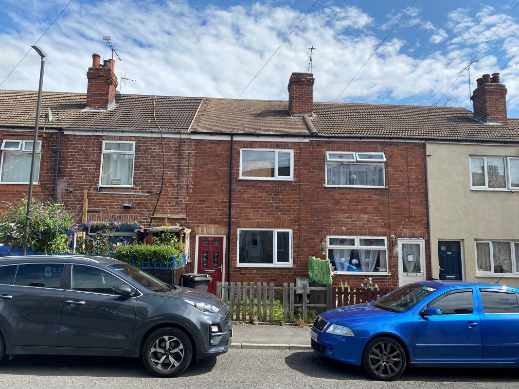 3 bedroom mid terraced house in Worksop