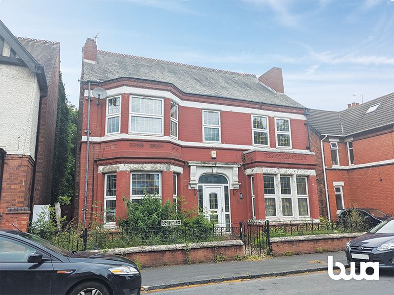 5 bedroom double fronted detached property in Bilston