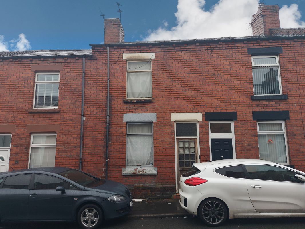 3 bedroom mid terraced house in Merseyside