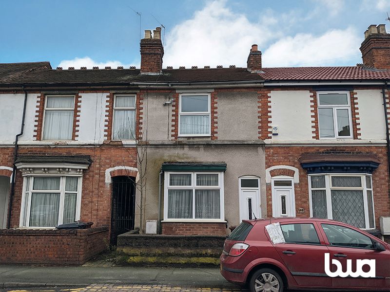 3 bedroom mid terraced house in Wolverhampton