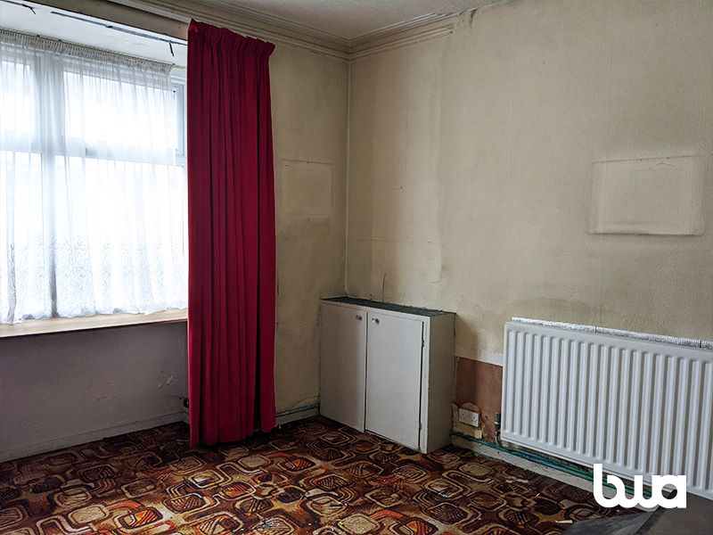 3 bedroom mid terraced house in Wolverhampton