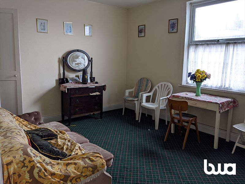 3 bedroom mid terraced house in Wolverhampton