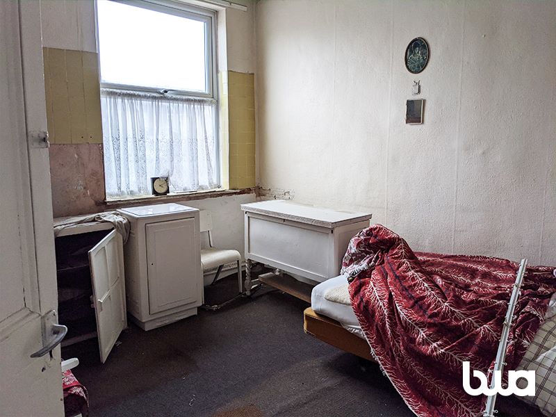 3 bedroom mid terraced house in Wolverhampton