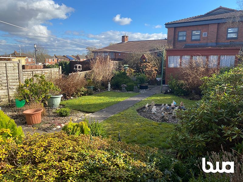 3 bedroom semi detached house in Wolverhampton
