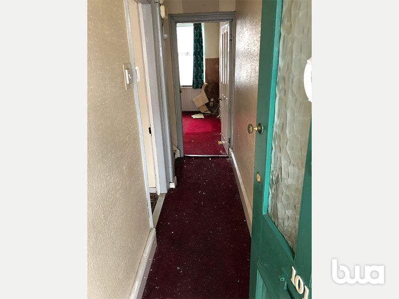 3 bedroom mid terraced house in Wolverhampton