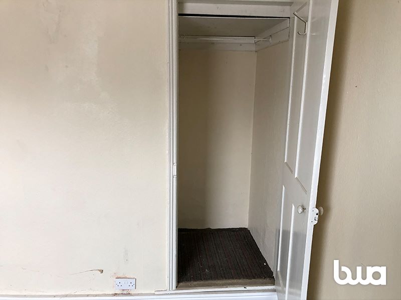 3 bedroom mid terraced house in Wolverhampton