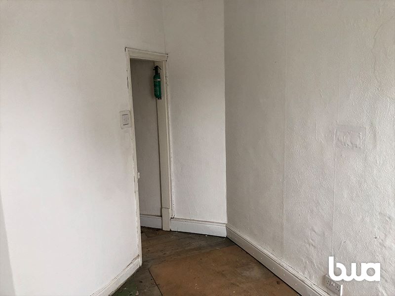 3 bedroom mid terraced house in Wolverhampton