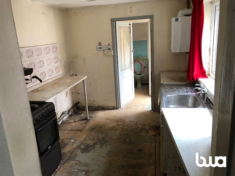 3 bedroom mid terraced house in Wolverhampton