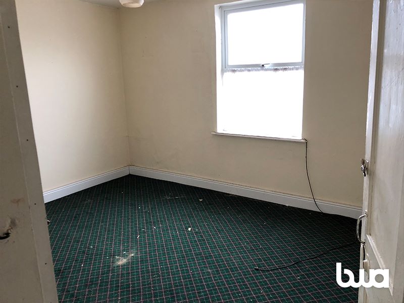 3 bedroom mid terraced house in Wolverhampton