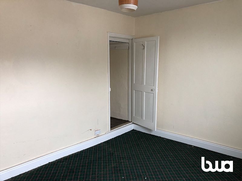 3 bedroom mid terraced house in Wolverhampton