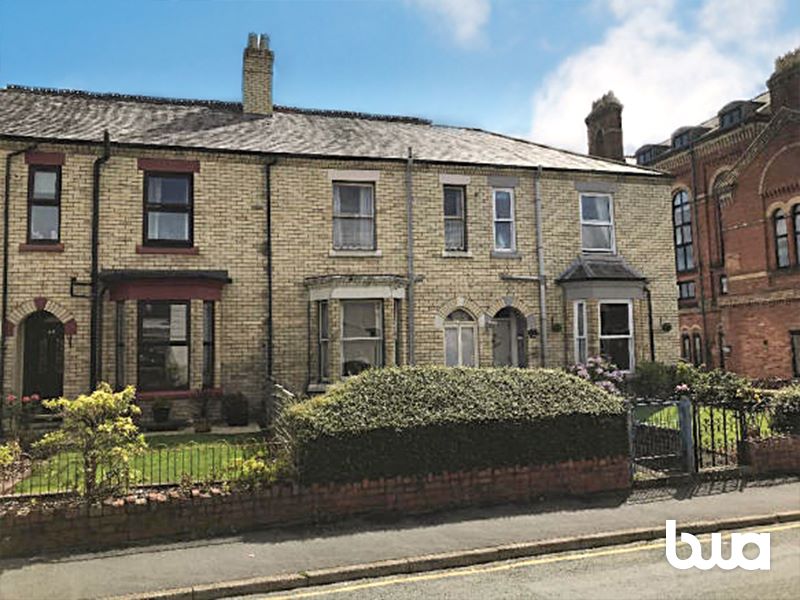 3 bedroom mid terraced house in Owestry