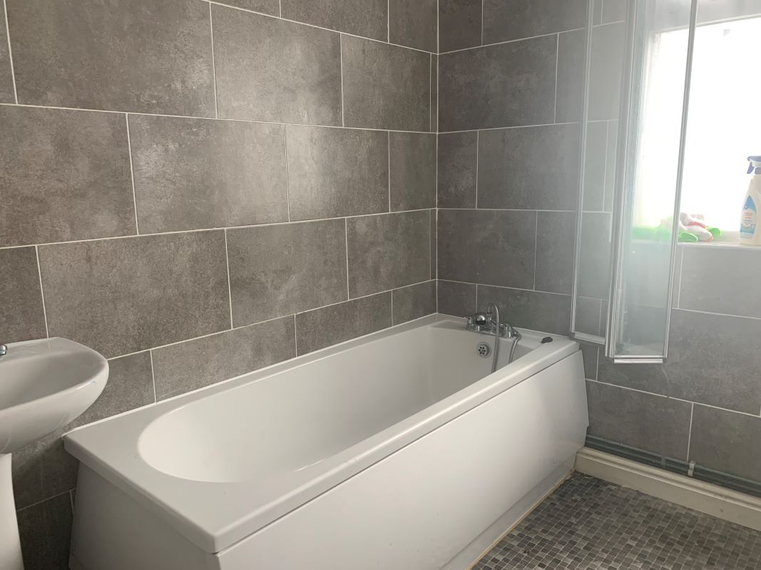 3 bedroom semi detached house in Tipton