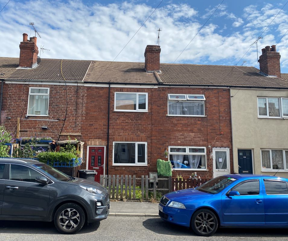 3 bedroom mid terraced house in Worksop