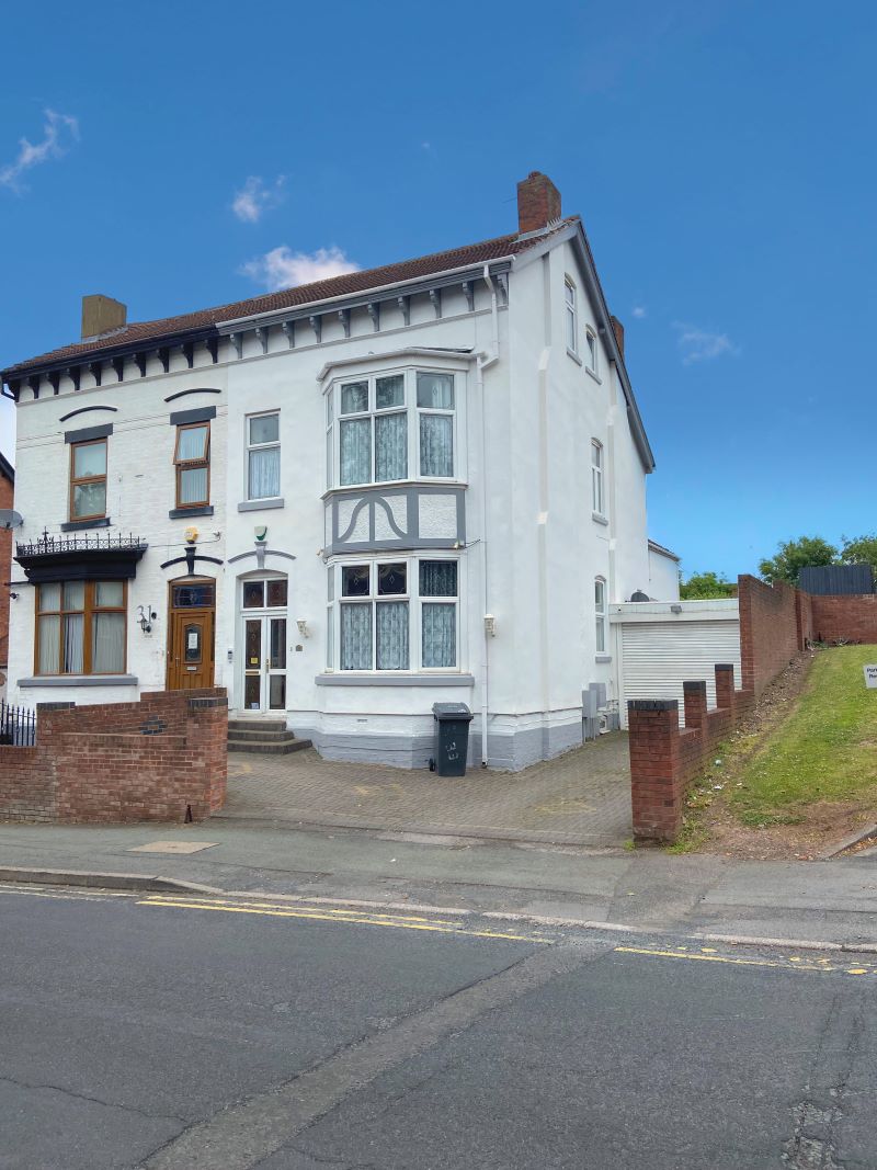 6 bedroom semi detached house in Wolverhampton