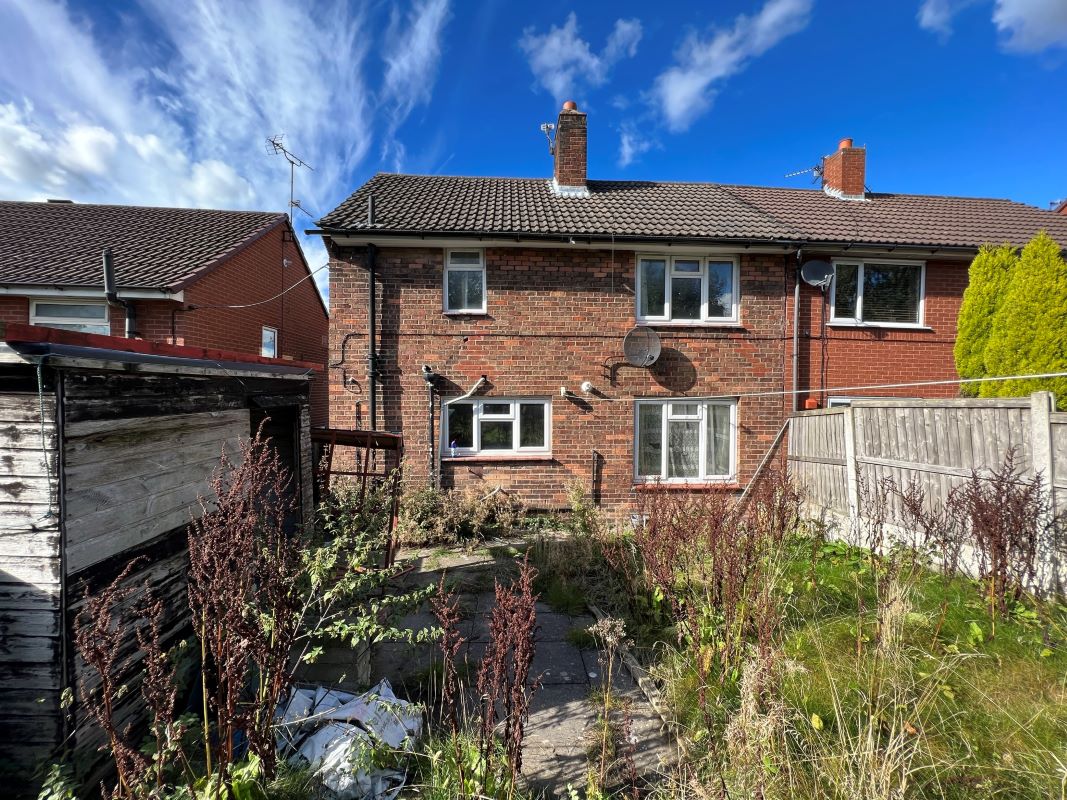 3 bedroom semi detached house in Stoke-on-Trent