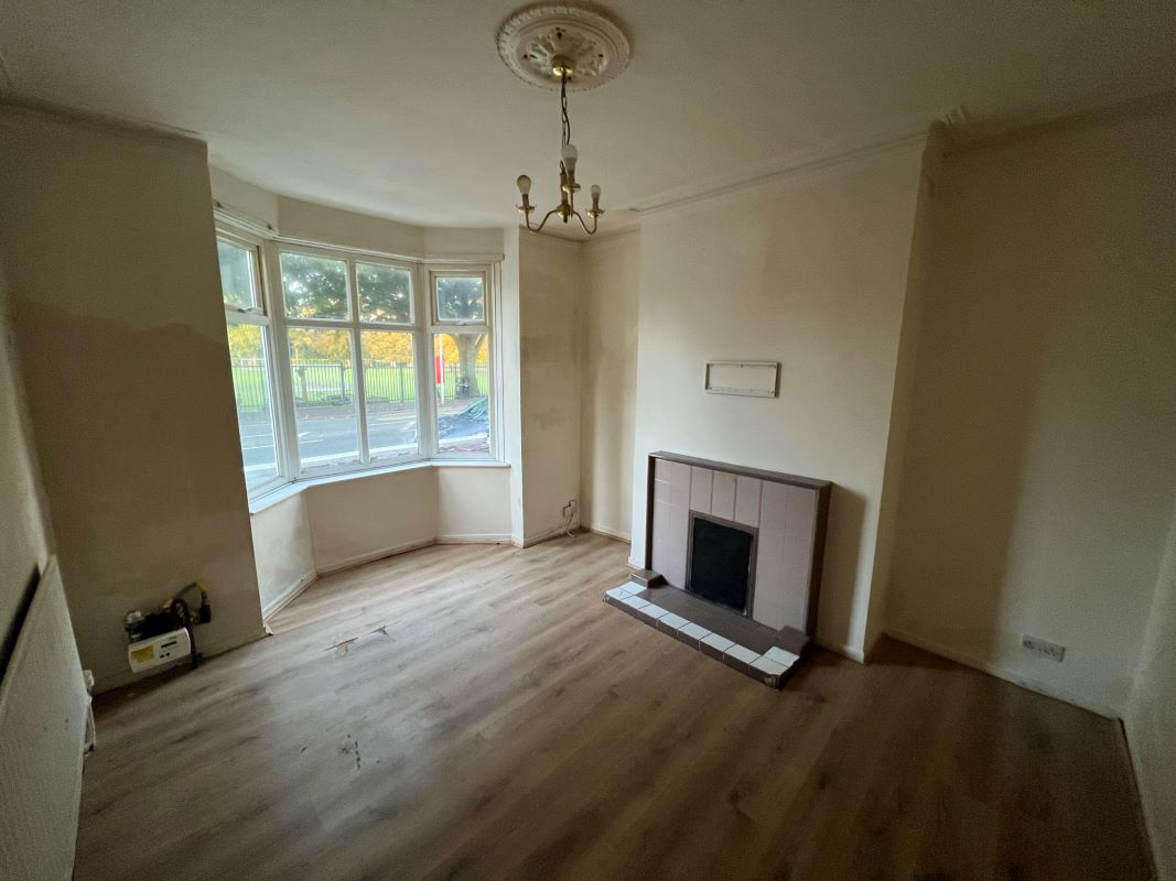 3 bedroom mid terraced house in Wolverhampton