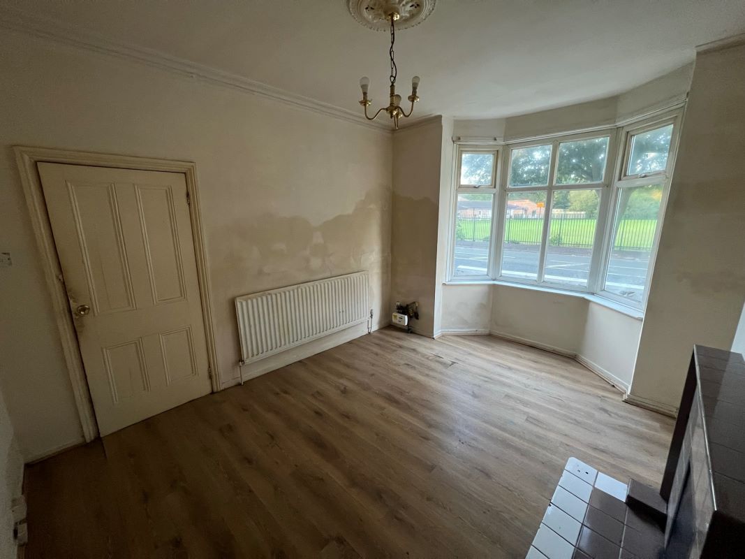 3 bedroom mid terraced house in Wolverhampton