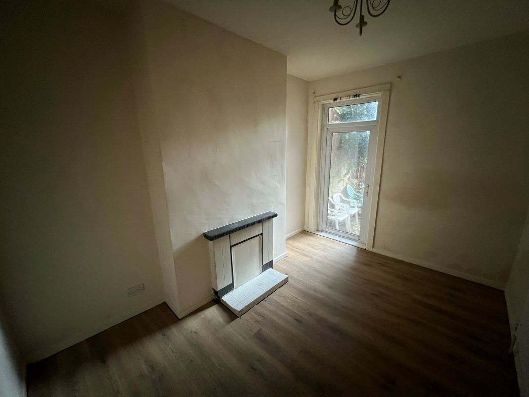 3 bedroom mid terraced house in Wolverhampton
