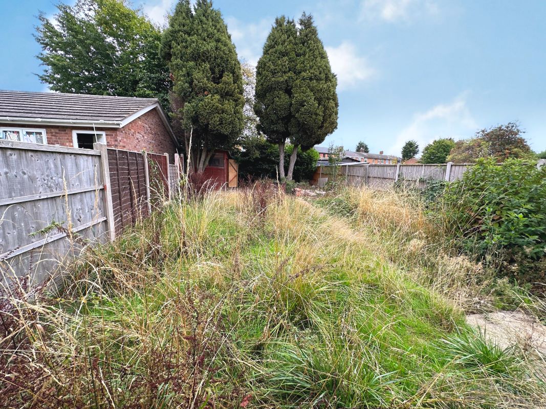 2 bedroom mid terraced house in Nuneaton