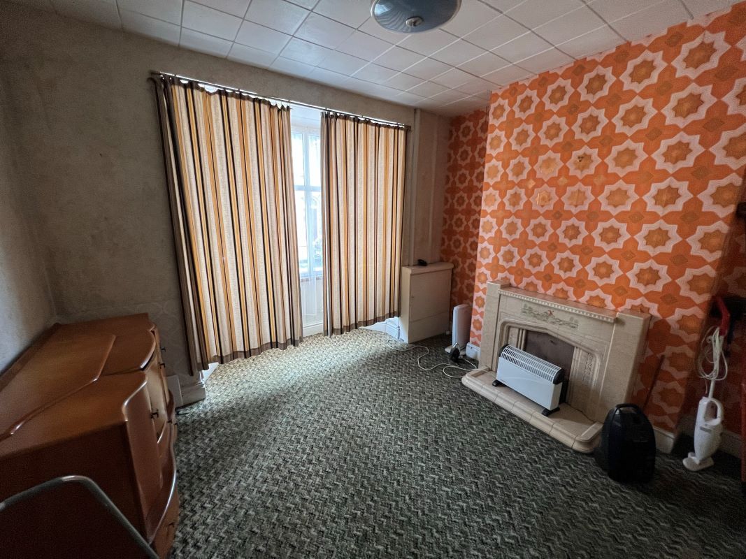 3 bedroom mid terraced house in Dudley