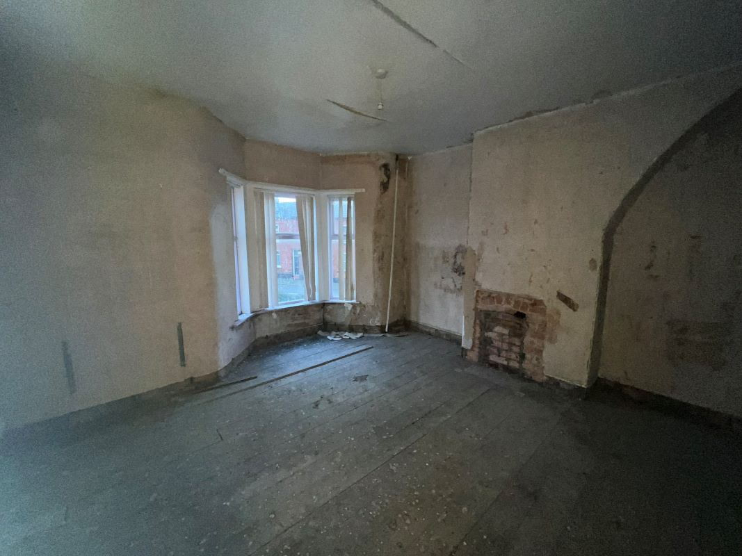 3 bedroom mid terraced house in Crewe