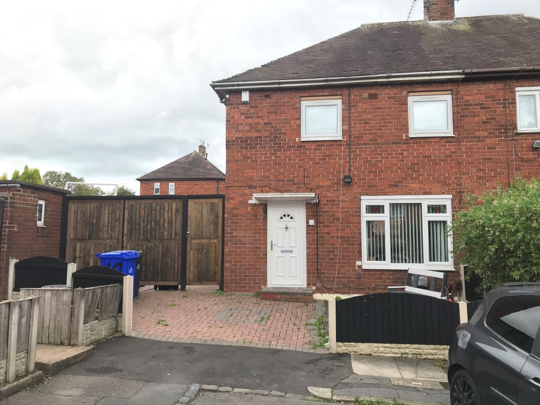 2 bedroom semi detached house in Stoke on Trent