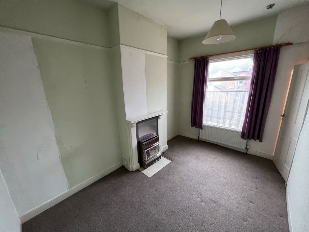 3 bedroom mid terraced house in Handsworth