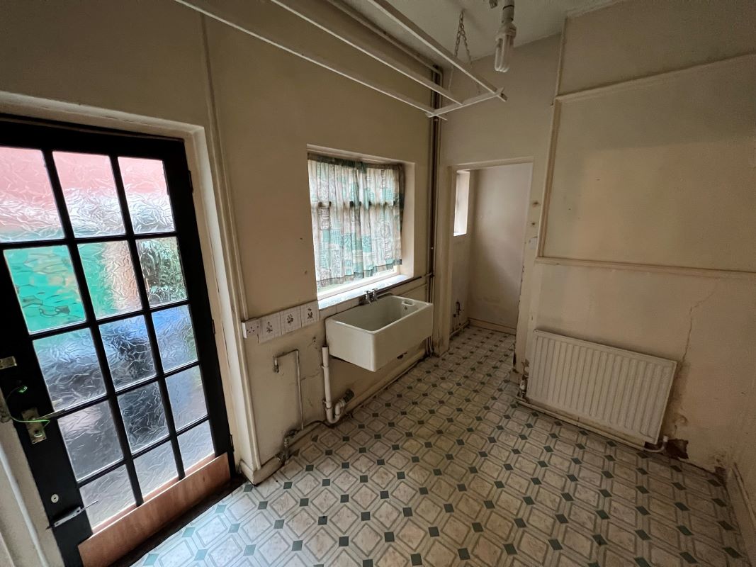 3 bedroom mid terraced house in Handsworth