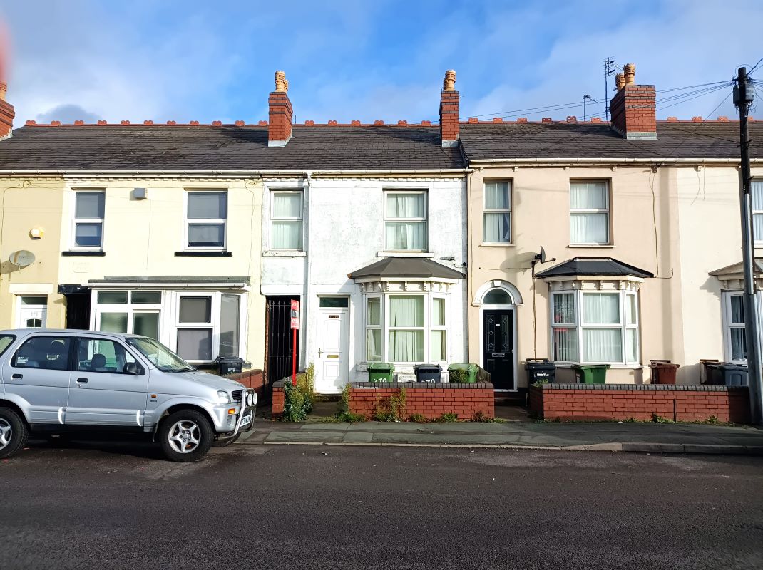 3 bedroom mid terraced property in Wolverhampton
