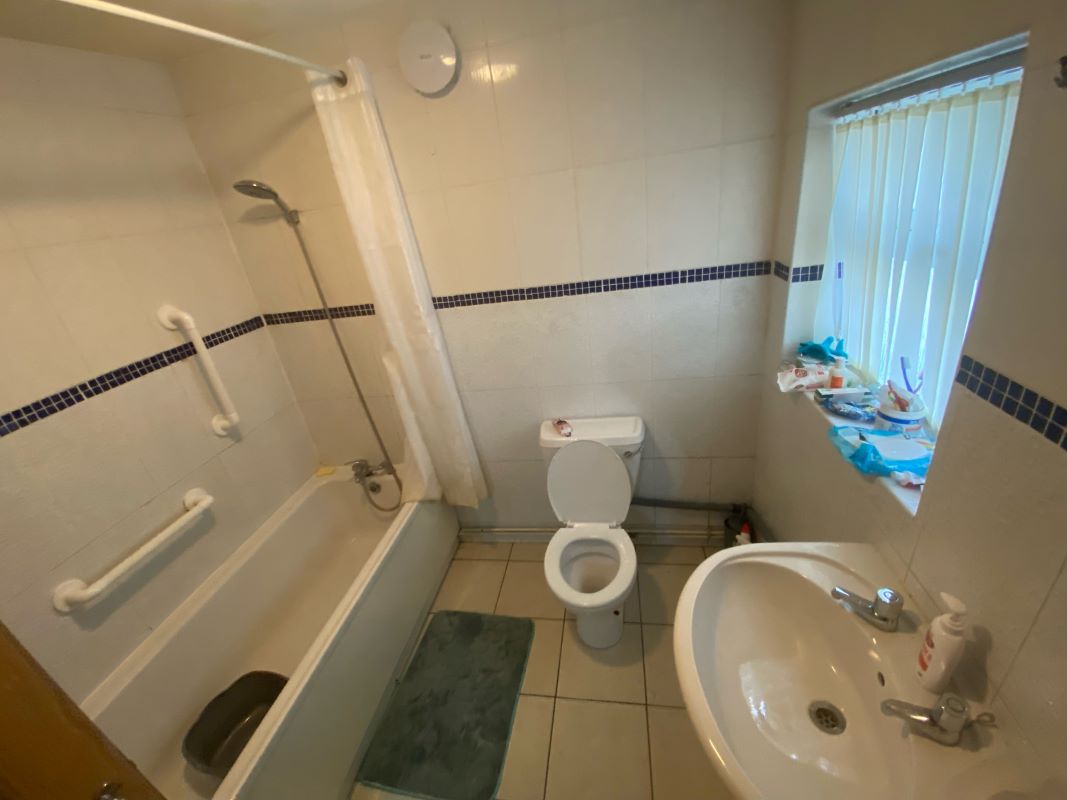 3 bedroom mid terraced property in Wolverhampton
