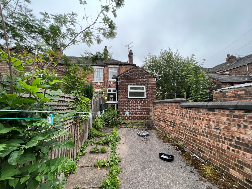 2 bedroom end terraced house in Stoke on Trent