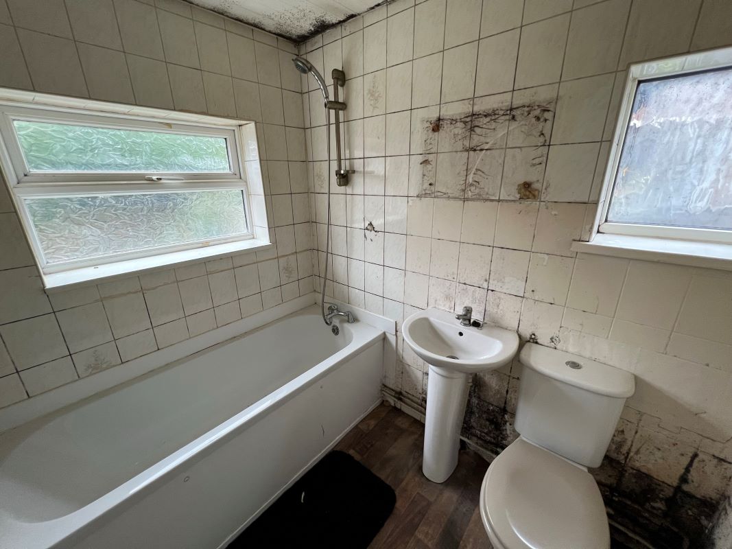 2 bedroom end terraced house in Stoke on Trent